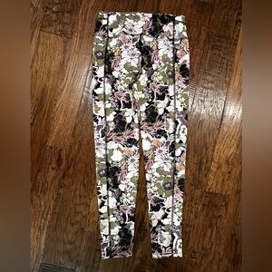 Free People Movement Power Move Floral Leggings size Small Petite